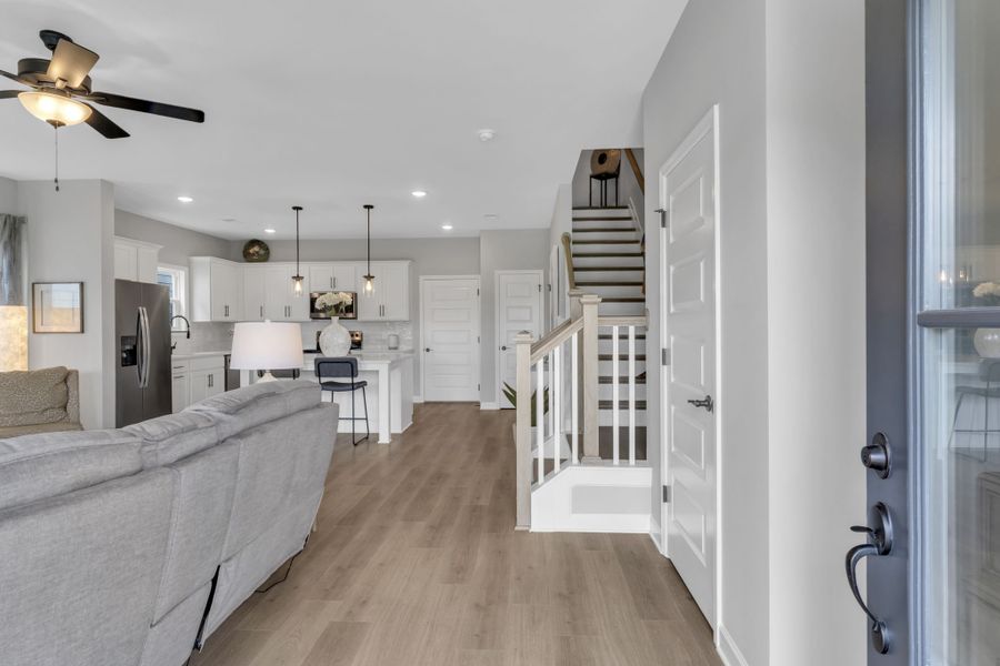 Image of a different unit. Design selection and features may vary. Image of a different unit. Design selection and features may vary.