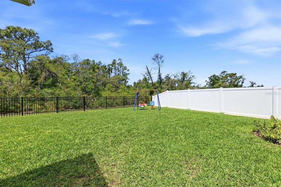Exterior details and patio area of a home in Hillwood Preserve, Bradenton (Image 4).