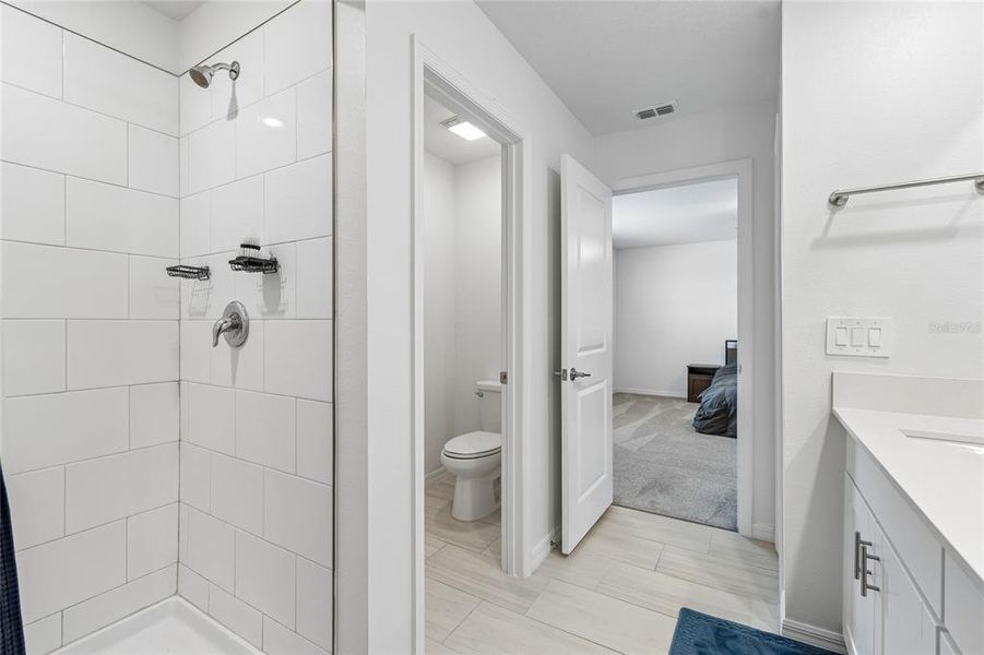Furnished interior view inside a new home in , Land O' Lakes (Image 35).