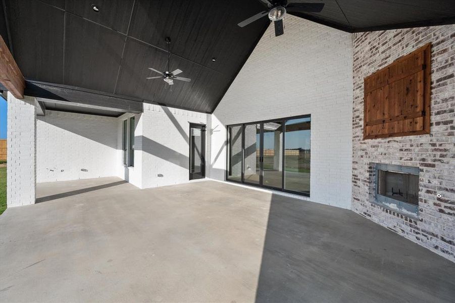 View of patio / terrace with ceiling fan