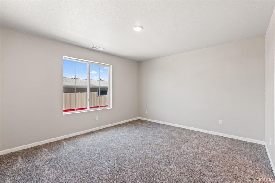 Spacious, unfurnished interior of a new home in Spring Valley, Longmont (Image 30).