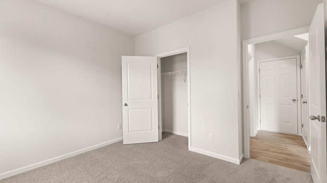 Spacious, unfurnished interior of a new home in Thompson Ridge, Dallas (Image 22). Spacious, unfurnished interior of a new home in Thompson Ridge, Dallas (Image 22).