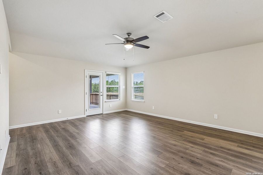 Spacious, unfurnished interior of a new home in Thomas Pond, San Antonio (Image 45). Spacious, unfurnished interior of a new home in Thomas Pond, San Antonio (Image 45).