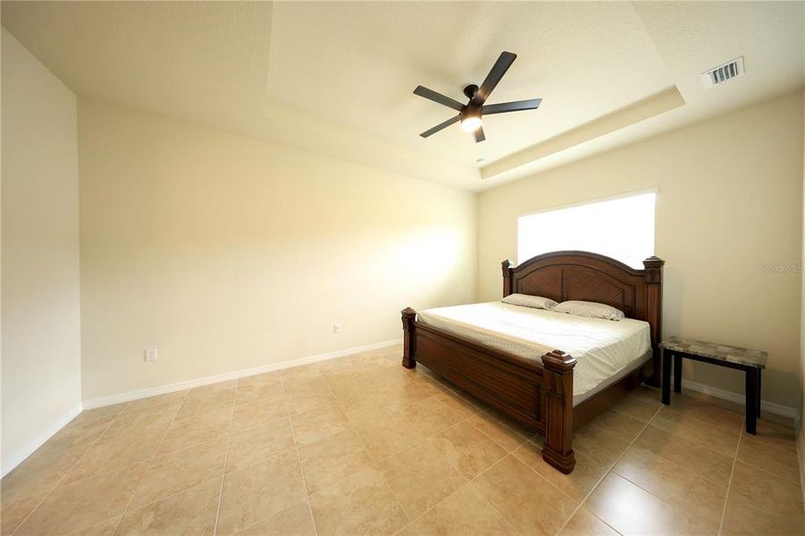 Furnished interior view inside a new home in , Orlando (Image 10).