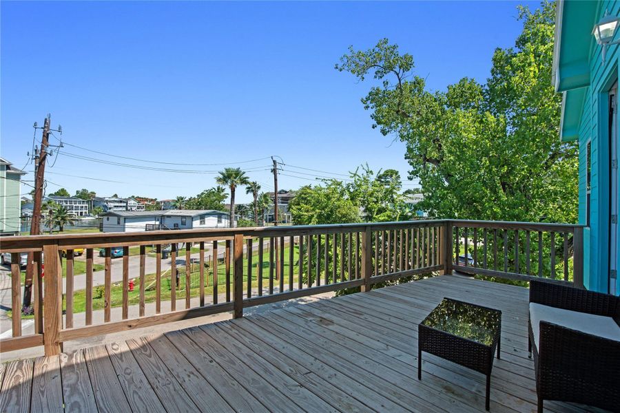 Exterior details and patio area of a home in , Kemah (Image 25).