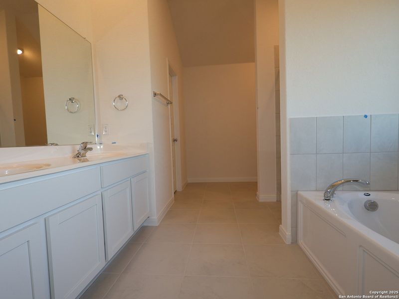 Furnished interior view inside a new home in Paloma Park, Converse (Image 10). Furnished interior view inside a new home in Paloma Park, Converse (Image 10).