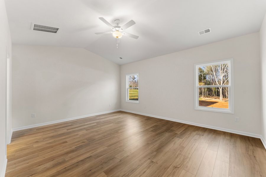 Spacious, unfurnished interior of a new home in Fairview Falls, Chesnee (Image 21).