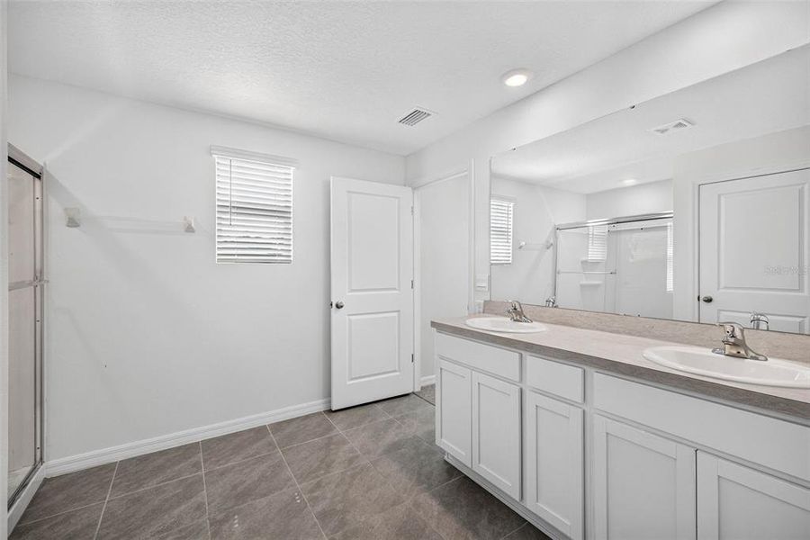 Furnished interior view inside a new home in , Tampa (Image 5).