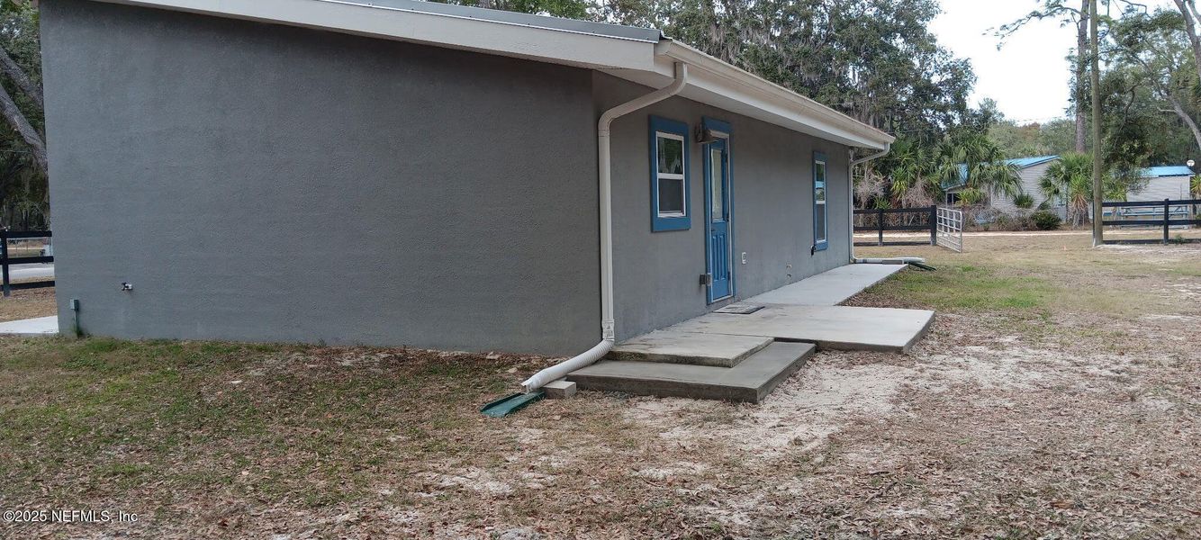 Exterior details and patio area of a home in , Interlachen (Image 3).