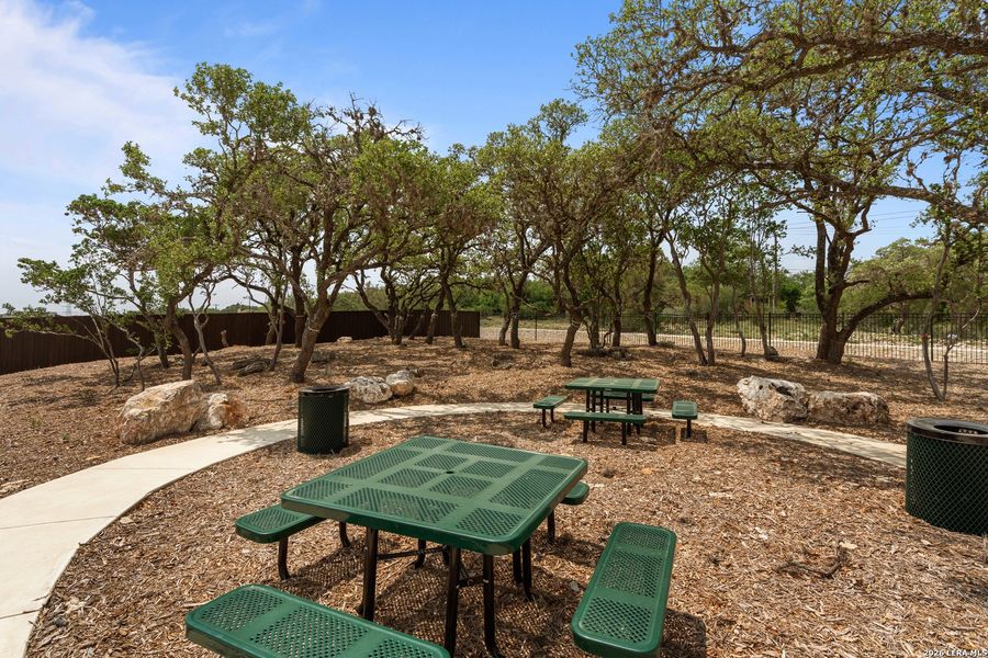Community amenities in Centero at Stone Oak, San Antonio (Image 24).