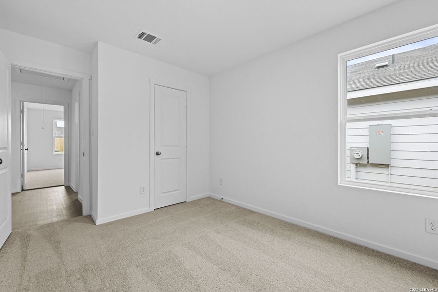 Spacious, unfurnished interior of a new home in Spring Grove, St. Hedwig (Image 10).