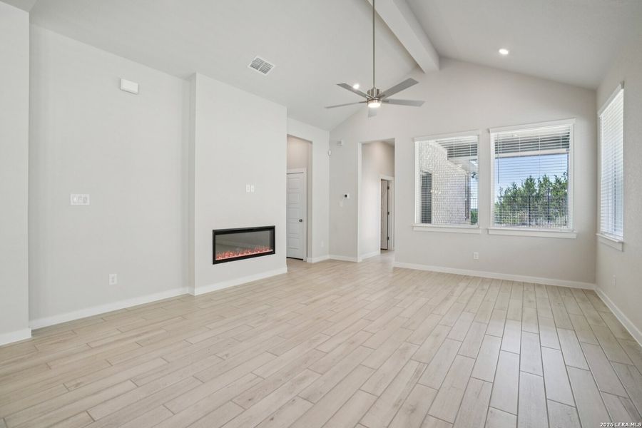 Spacious, unfurnished interior of a new home in Meyer Ranch 45's, New Braunfels (Image 14). Spacious, unfurnished interior of a new home in Meyer Ranch 45's, New Braunfels (Image 14).