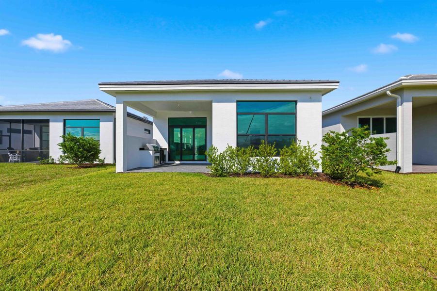 Exterior details and patio area of a home in , Port St. Lucie (Image 4).
