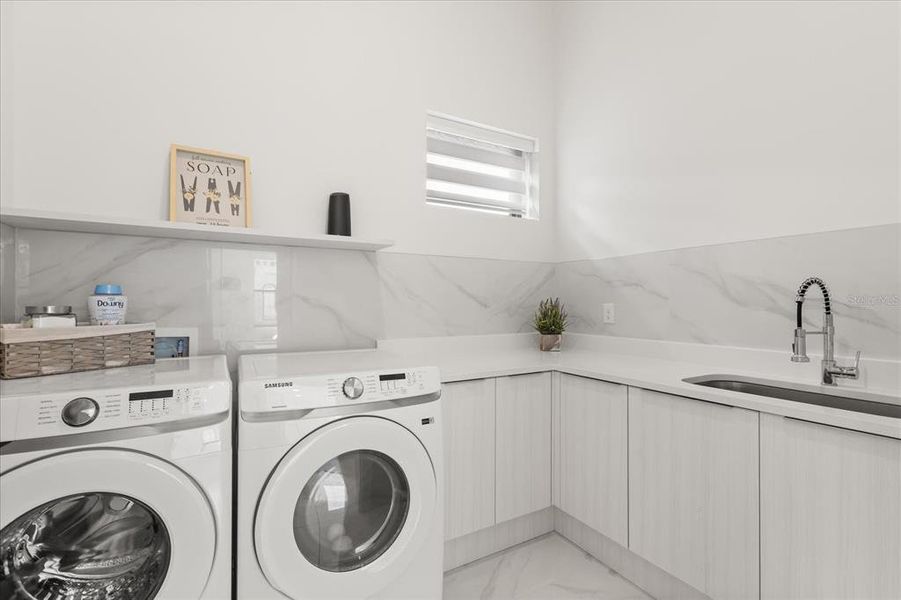 Furnished interior view inside a new home in , Montverde (Image 15).