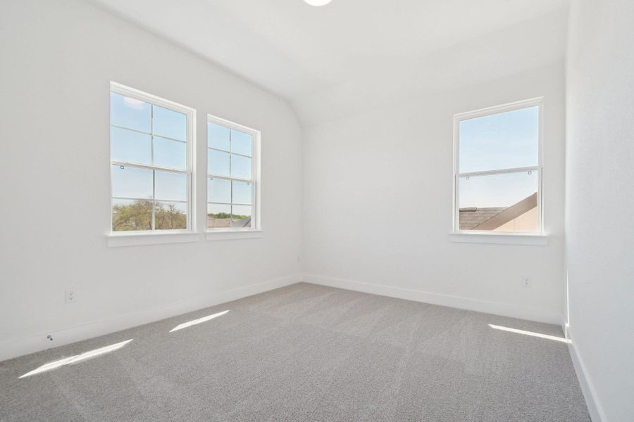 Spacious, unfurnished interior of a new home in Persimmon, Buda (Image 35).