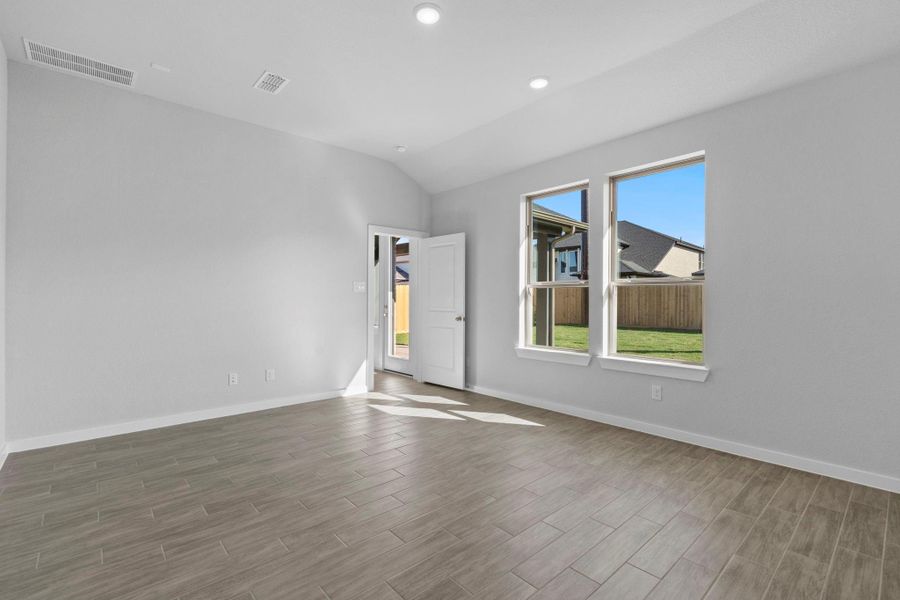 Spacious, unfurnished interior of a new home in Harvest Green - Final Opportunities, Richmond (Image 11). Spacious, unfurnished interior of a new home in Harvest Green - Final Opportunities, Richmond (Image 11).