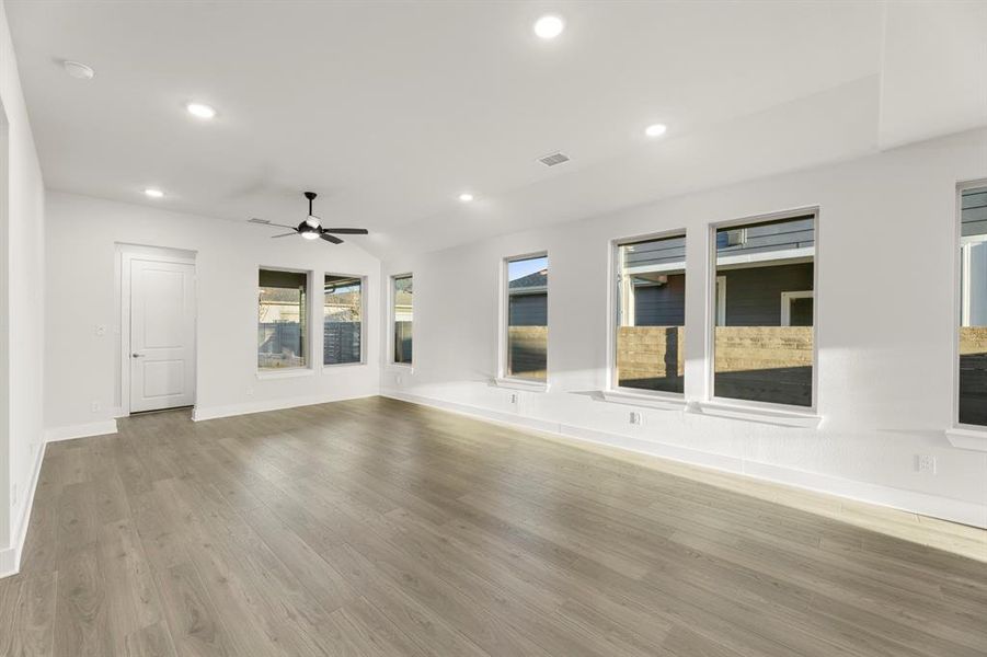 10. 3124 Lenten Rose - Dining