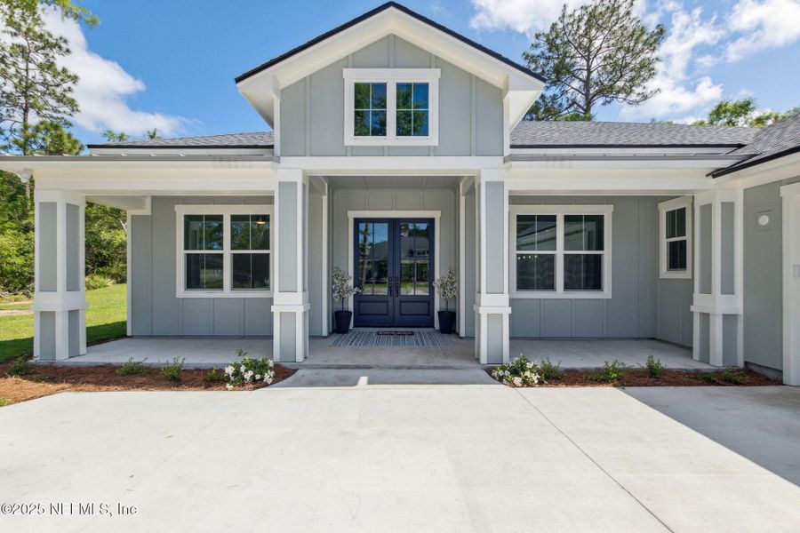Exterior details and patio area of a home in , Yulee (Image 24).