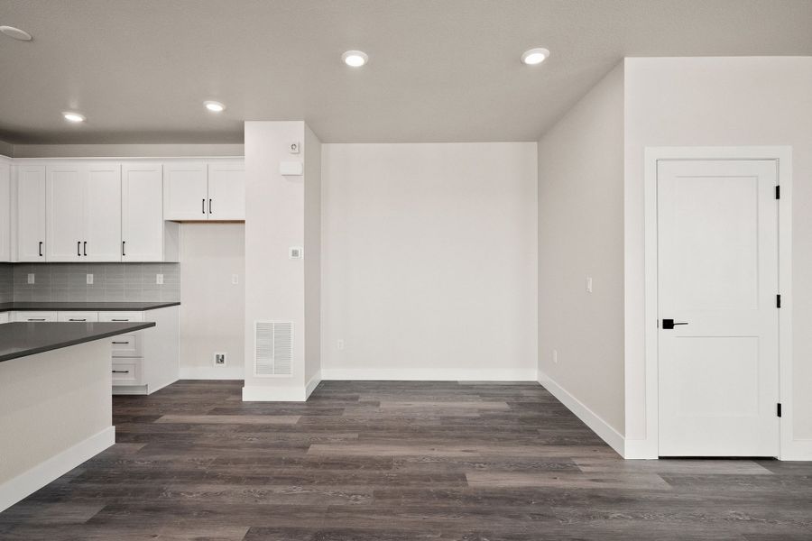 Spacious, unfurnished interior of a new home in Trumark Homes at Sterling Ranch, Littleton (Image 20).