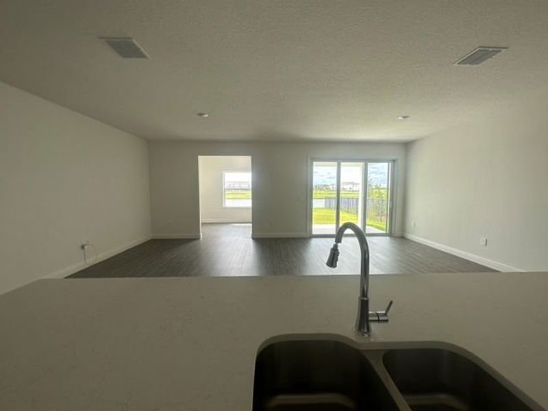 Spacious, unfurnished interior of a new home in Central Park, Port St. Lucie (Image 4).