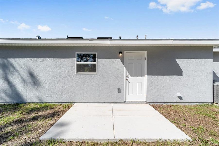 Exterior details and patio area of a home in , Dunnellon (Image 30). Exterior details and patio area of a home in , Dunnellon (Image 30).
