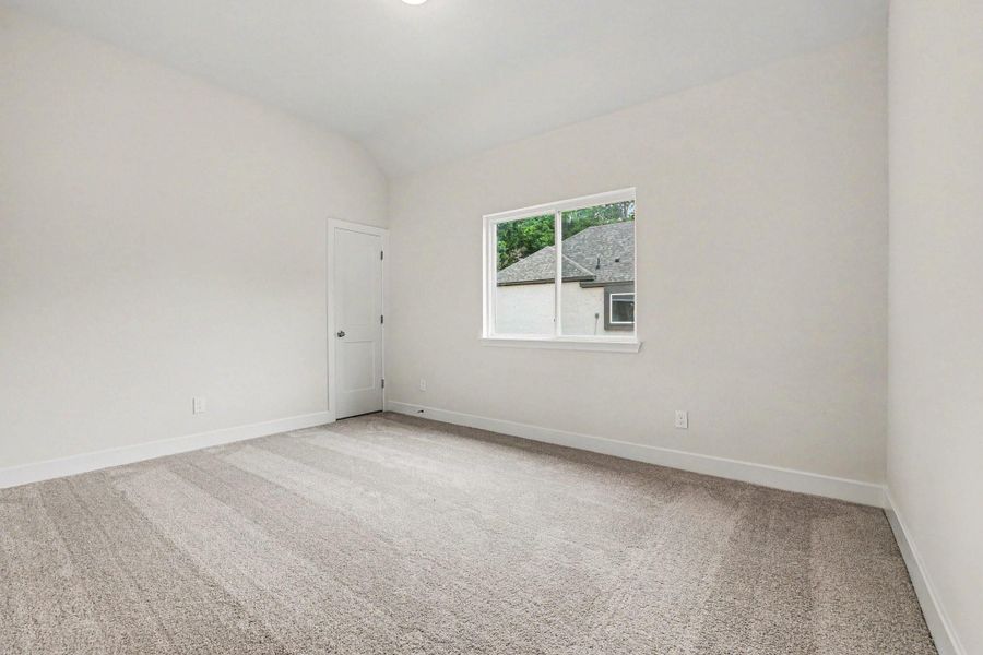 Spacious, unfurnished interior of a new home in Encino Estates, Dayton (Image 39).