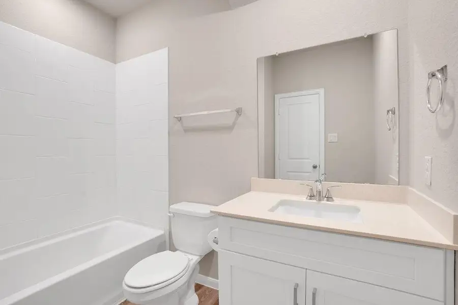 Furnished interior view inside a new home in , Texas City (Image 10).