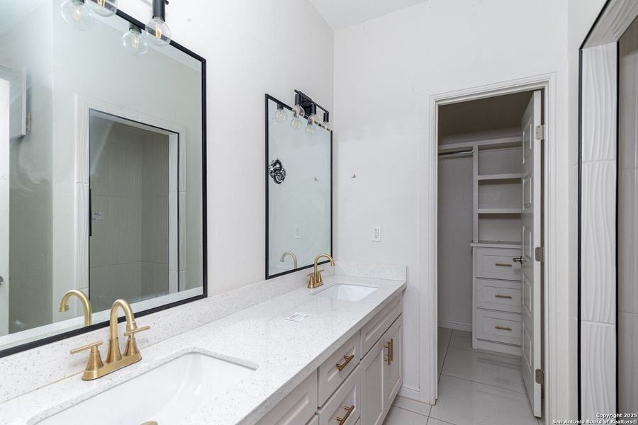 Furnished interior view inside a new home in , Edinburg (Image 3).