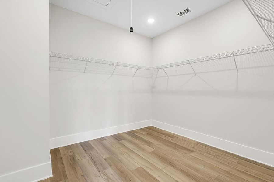 Spacious, unfurnished interior of a new home in Echo Park, Suwanee (Image 20).