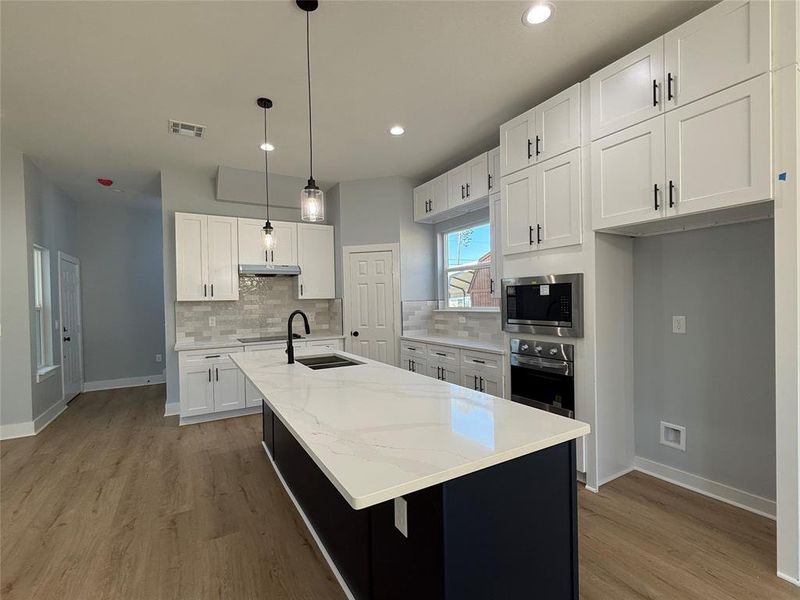 Stunning Dream Kitchen featuring an expansive Quartz Island!