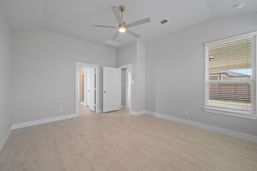 Spacious, unfurnished interior of a new home in Beacon Hill, Waller (Image 13).