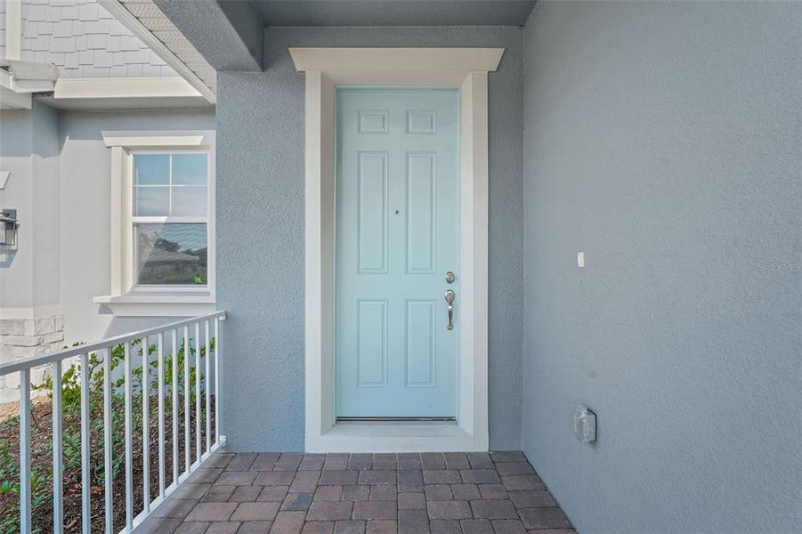 Exterior details and patio area of a home in Palms at Windermere, Windermere (Image 3).