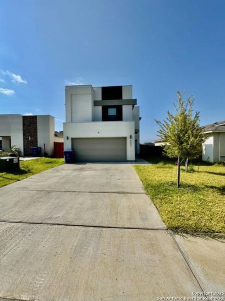 Front exterior of a new home in , Laredo, TX, highlighting curb appeal (Image 18). Front exterior of a new home in , Laredo, TX, highlighting curb appeal (Image 18).