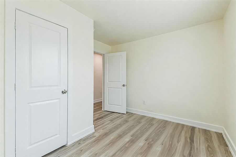 Spacious, unfurnished interior of a new home in , Conroe (Image 24).