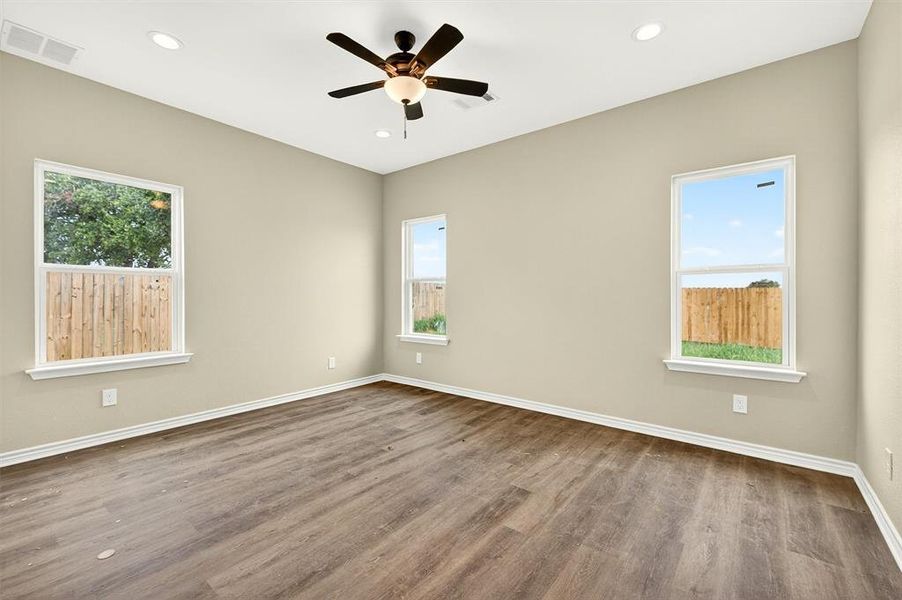 Spacious, unfurnished interior of a new home in , Callisburg (Image 25).
