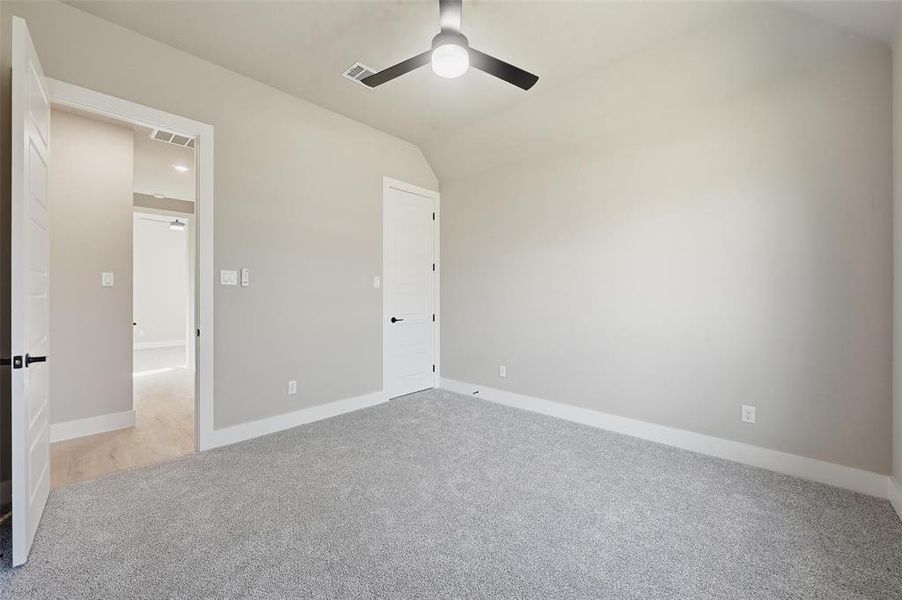Spacious, unfurnished interior of a new home in Escondido Ranches, Poolville (Image 35).