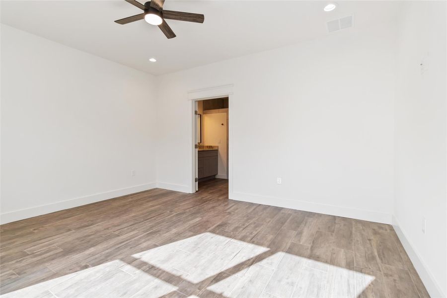 Primary bedroom without virtual staging Primary bedroom without virtual staging