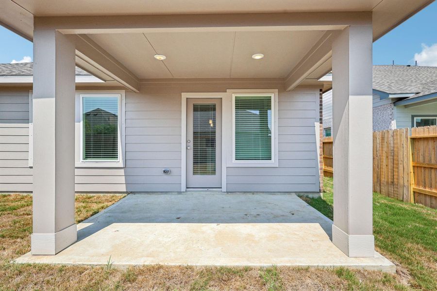 Exterior details and patio area of a home in Southwinds, Baytown (Image 20). Exterior details and patio area of a home in Southwinds, Baytown (Image 20).
