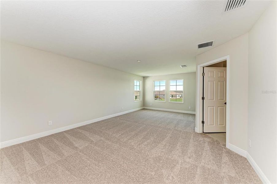 Spacious, unfurnished interior of a new home in Mirada, San Antonio (Image 30).