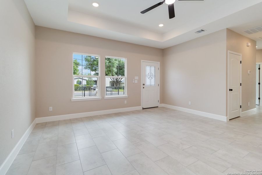 Spacious, unfurnished interior of a new home in , San Antonio (Image 12).