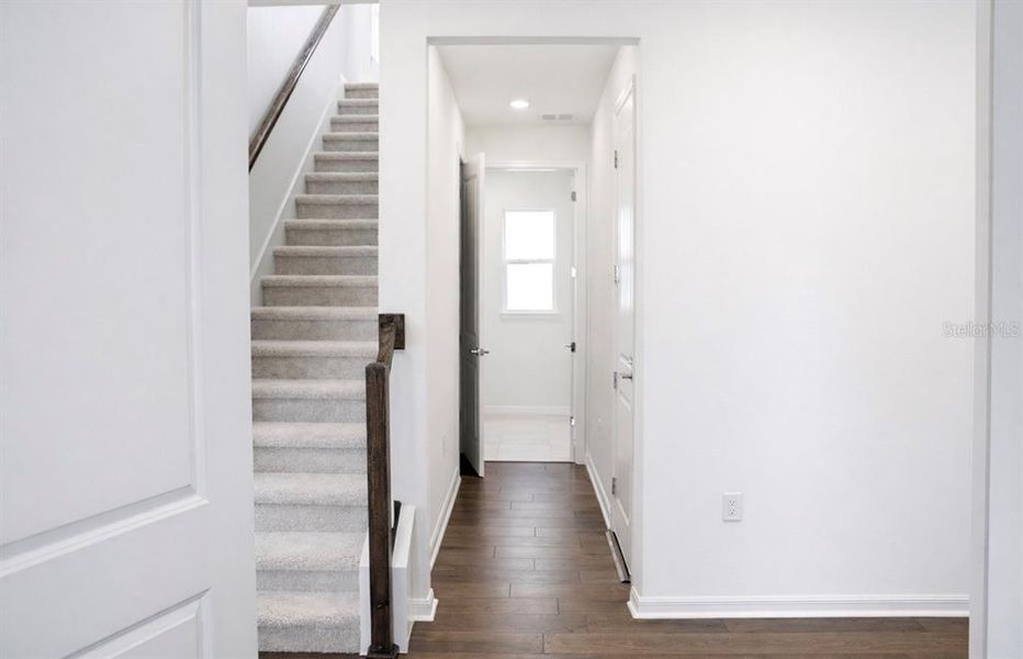 Spacious, unfurnished interior of a new home in , Clermont (Image 7).