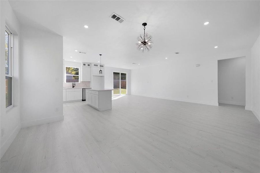 Spacious, unfurnished interior of a new home in , Sulphur Springs (Image 21).