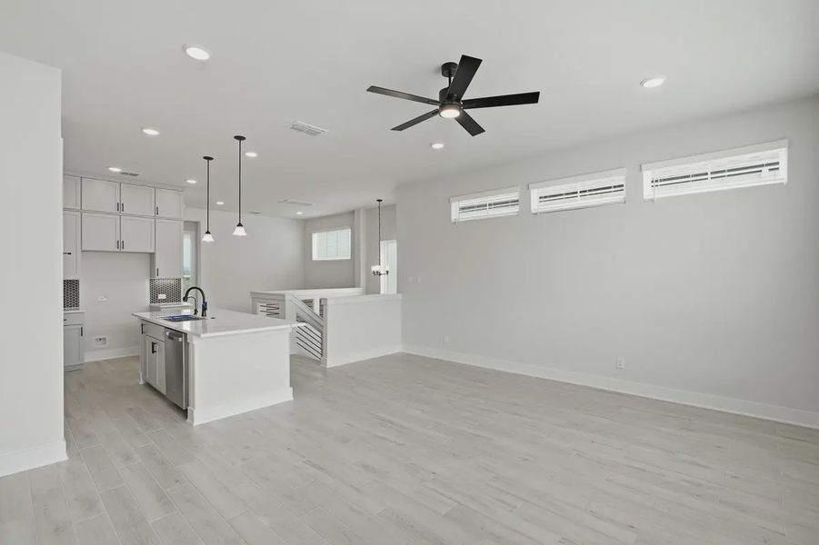 Spacious, unfurnished interior of a new home in Rose Hill, San Antonio (Image 20).