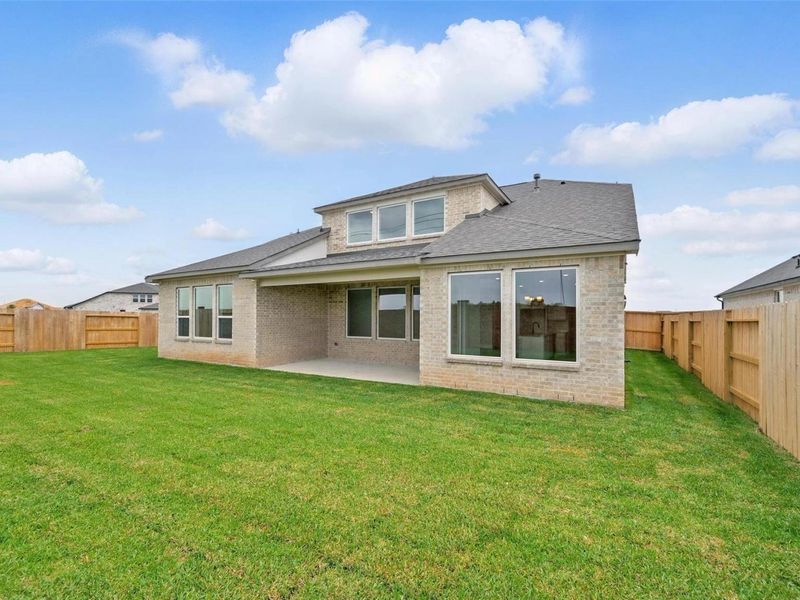 Exterior details and patio area of a home in Lago Mar, Texas City (Image 24).