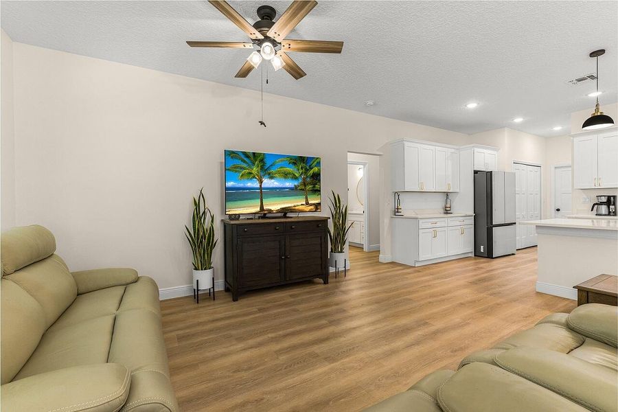 9225-103rd-Ct-HigMedia-026-1280