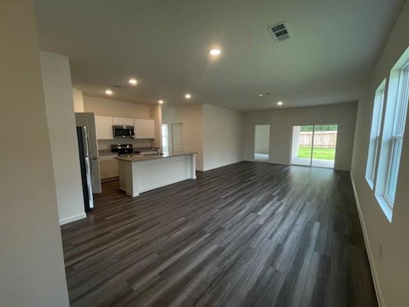 Spacious, unfurnished interior of a new home in Williams Landing, Waller (Image 11).