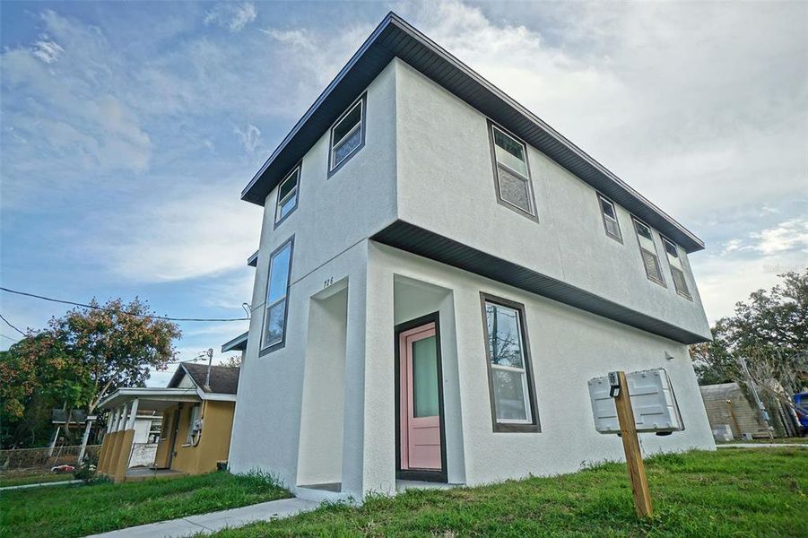 Exterior details and patio area of a home in , Lakeland (Image 23).