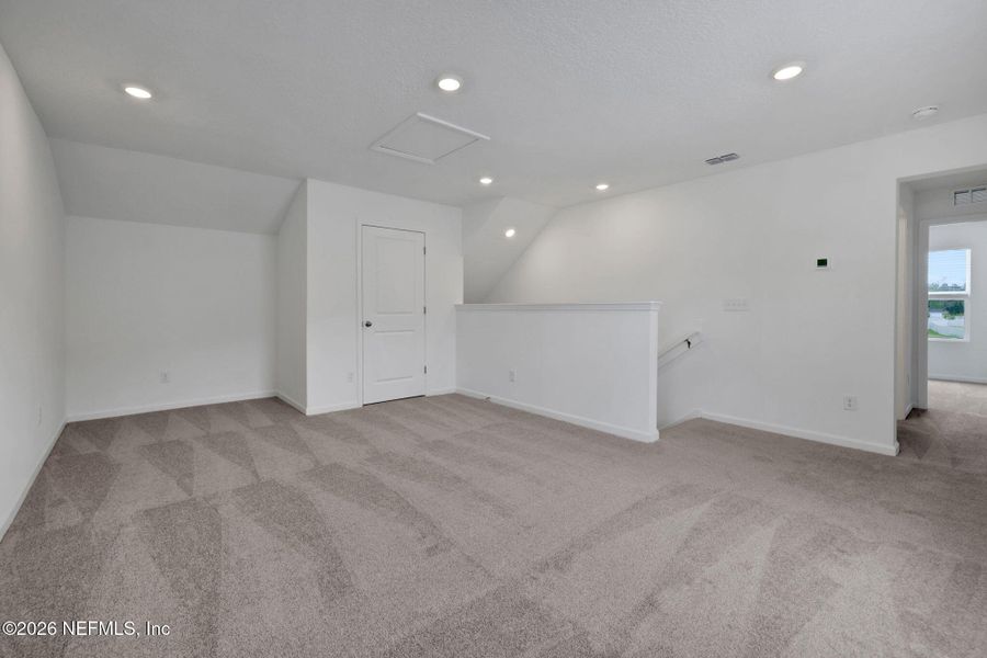 Spacious, unfurnished interior of a new home in Wilford Oaks, Orange Park (Image 19).