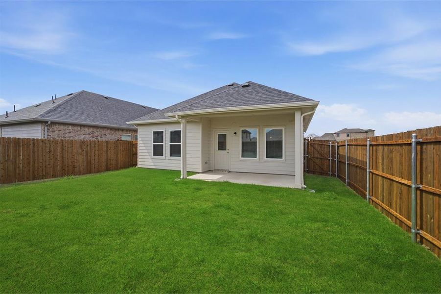 Exterior details and patio area of a home in Westridge, McKinney (Image 3).