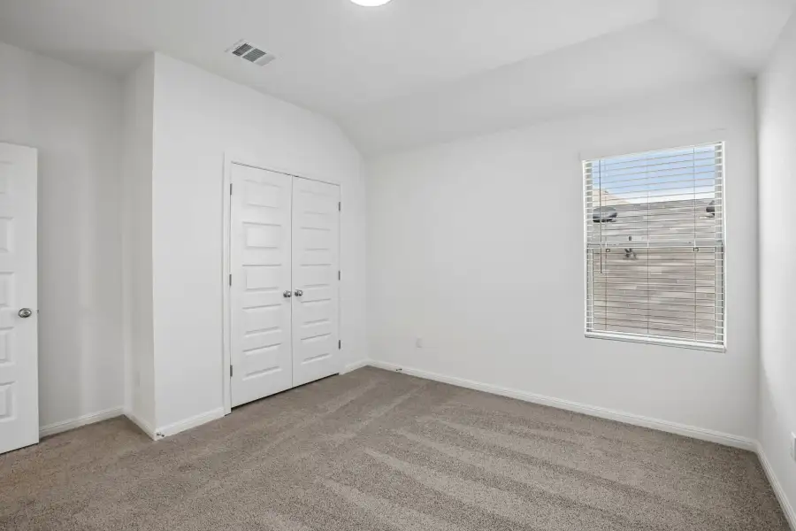 Spacious, unfurnished interior of a new home in Trinity Ranch, Elgin (Image 34).